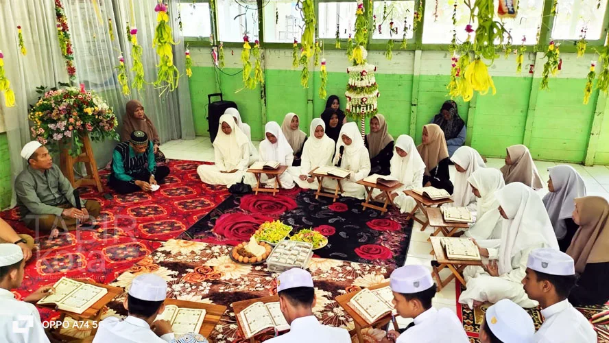 Jelang Akhir Tahun Ajaran 2023-2024, SMPN 2 Aranio Gelar Khataman Al Qur’an