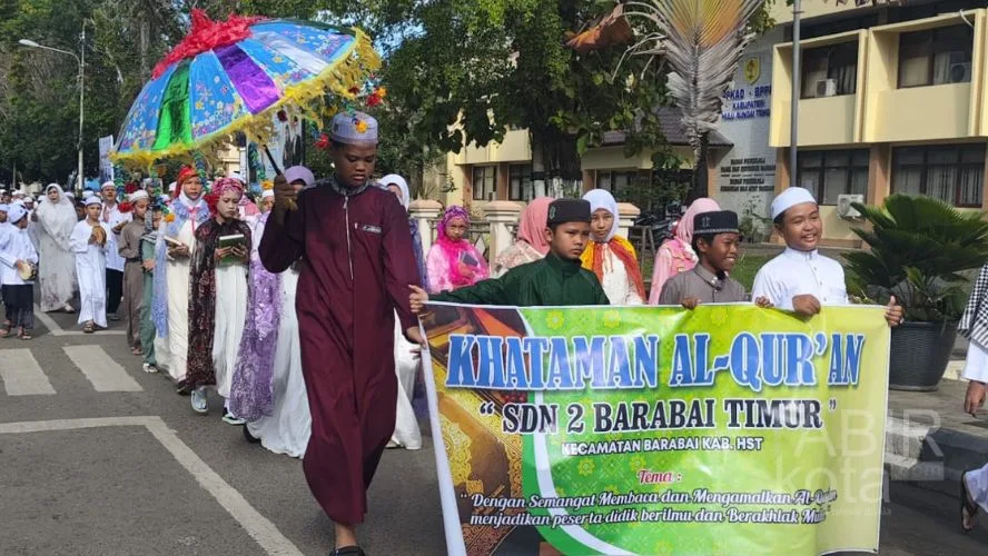 Jelang Ujian, SDN 2 Barabai Timur Gelar Arak-arakan dan “Batamat” Al-Qur’an