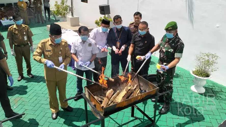Hadiri Pemusnahan Barbuk, Wabup HST Komitmen Berantas Narkoba