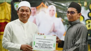 Tutup Safari Ramadan di Awayan, Bupati Balangan Salurkan Bantuan 3,8 Miliar