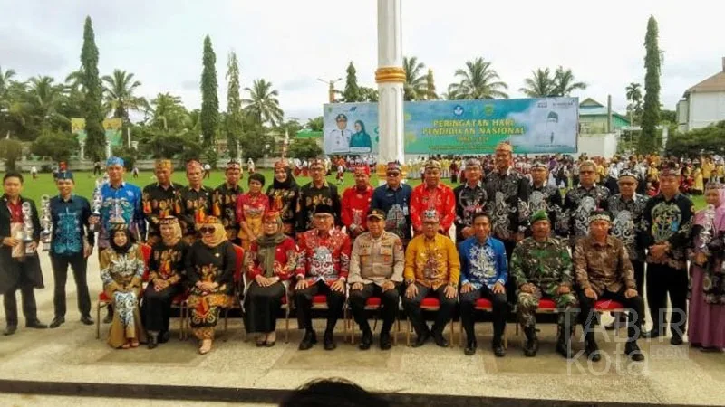 Peringatan Hardiknas, Kadisdik Barsel Ingatkan Pentingnya Memperjuangkan Hak Pendidikan Anak
