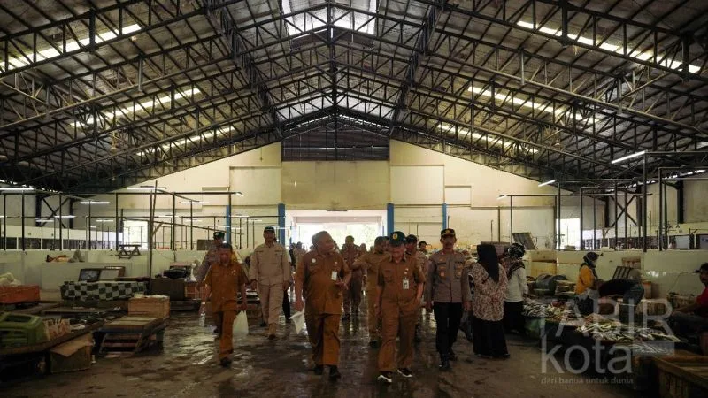 Pimpin Sidak Pasar, Wabup HST Periksa Ketersediaan Bapok