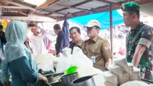 Jelang Ramadhan, Wabup HST Pimpin Operasi Pasar