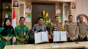 Dukung Pemasangan E-TLE oleh Polres, Bupati Balangan Pimpin Penyerahan Dana Hibah