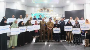 Bupati Balangan Serahkan Santunan JKM kepada 47 Ahli Waris Pekerja Rentan