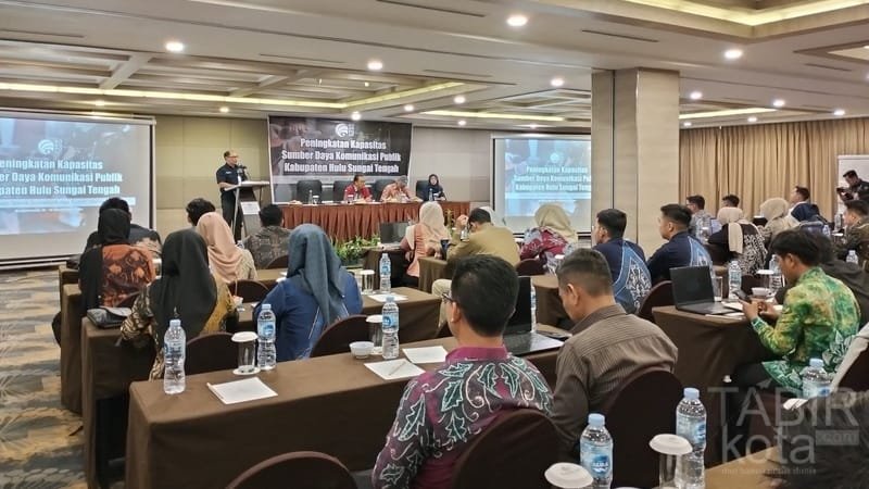 Buka Pelatihan Jurnalistik dan Public Speaking, Pjs Bupati HST Harap Sumber Daya Komunikasi Meningkat