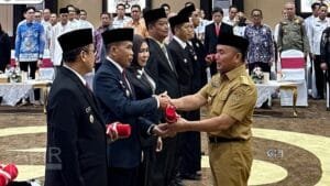 Gubernur Kalteng Serahkan SK Perpanjangan Jabatan Pj Bupati Mura