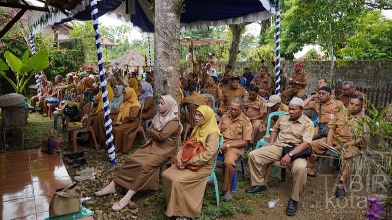 Buka Pembekalan Purna Tugas, Wabup HST Harapkan Pensiunan PNS Tetap Produktif