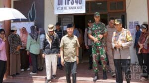 Pastikan Pemilu Berlangsung Lancar, Pj Bupati Barsel Tinjau Sejumlah TPS