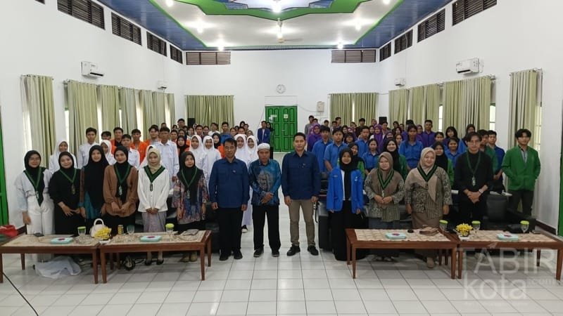 Tingkatkan Pemahaman Pelajar Seputar Penulisan Berita, SMSI Barsel Gelar Pelatihan Jurnalistik