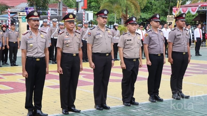 Kapolres HST Pimpin Upacara Korp Raport Kenaikan Pangkat